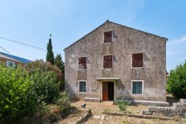 MALI LOŠINJ SAMOSTOJEĆA LJEPOTICA S VELIKOM OKUĆNICOM, Mali Lošinj, Maison