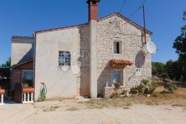 Obiteljska kuća u okolici Sv.Lovreča, Poreč, House