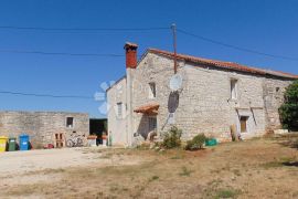 Obiteljska kuća u okolici Sv.Lovreča, Poreč, Kuća