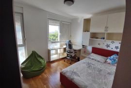 BRODARICA - TROSOBNI APARTMAN S POGLEDOM NA MORE, Šibenik - Okolica, Stan