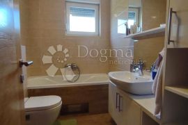 BRODARICA - TROSOBNI APARTMAN S POGLEDOM NA MORE, Šibenik - Okolica, Stan