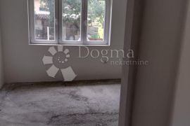 Upravo preuređeno, odlična lokacija, 5500m2 u zoni gradnje, Gvozd, بيت