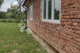 Upravo preuređeno, odlična lokacija, 5500m2 u zoni gradnje, Gvozd, Casa