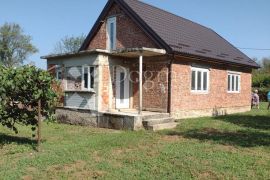 Upravo preuređeno, odlična lokacija, 5500m2 u zoni gradnje, Gvozd, Maison