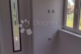 Upravo preuređeno, odlična lokacija, 5500m2 u zoni gradnje, Gvozd, Casa