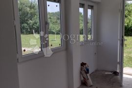 Upravo preuređeno, odlična lokacija, 5500m2 u zoni gradnje, Gvozd, Casa