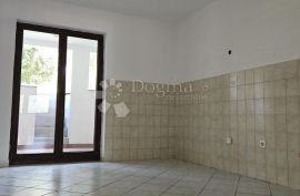 Stan 93m2 sa vrtom od 80m2, 700m od mora, Poreč, Daire