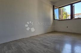 Stan 93m2 sa vrtom od 80m2, 700m od mora, Poreč, Daire