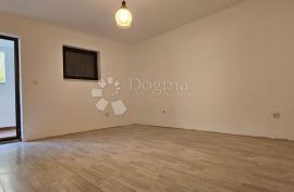 Stan 93m2 sa vrtom od 80m2, 700m od mora, Poreč, Daire