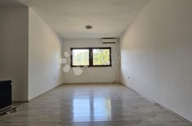 Stan 93m2 sa vrtom od 80m2, 700m od mora, Poreč, Daire