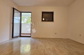 Stan 93m2 sa vrtom od 80m2, 700m od mora, Poreč, Daire