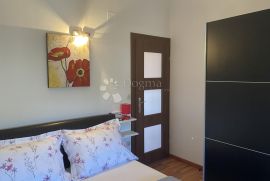 Apartmanska kuća sa pogledom na more, Rogoznica, Дом