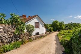 Vrbnik samostojeća kuća idealna kako za život tako i za investiciju, Vrbnik, Maison