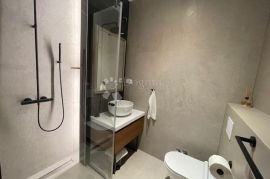 RIJEKA u samom centru grada prodajemo nekretninu s pet apartmana, Rijeka, Apartamento