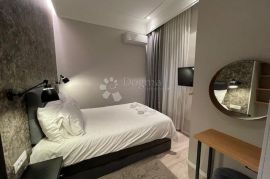 RIJEKA u samom centru grada prodajemo nekretninu s pet apartmana, Rijeka, Apartamento