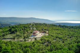 EKSKLUZIVNA VILA S BAZENOM NA OSAMI BLIZU MORA!, Marčana, Maison