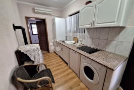 SAMOSTOJEĆA KUĆA SA 3 APARTMANA, Baška, House