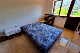 SAMOSTOJEĆA KUĆA SA 3 APARTMANA, Baška, House