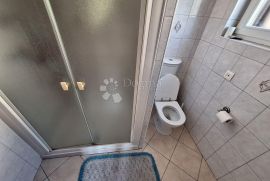 SAMOSTOJEĆA KUĆA SA 3 APARTMANA, Baška, House