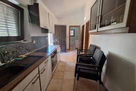 SAMOSTOJEĆA KUĆA SA 3 APARTMANA, Baška, House