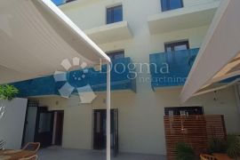 Atraktivna ponuda - Hotel s restoranom, prvi red do mora, Trogir, Casa