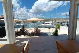 Atraktivna ponuda - Hotel s restoranom, prvi red do mora, Trogir, Casa