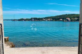 ZLARIN, jedinstvena vila i građevinska parcela nadomak mora sa spektakularnim pogledom, Šibenik - Okolica, Casa