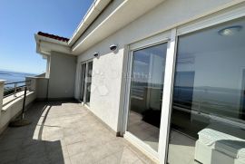 PRILIKA! Penthouse sa panormaskim pogledom i bazenom Crikvenica, Crikvenica, Kвартира