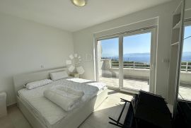 PRILIKA! Penthouse sa panormaskim pogledom i bazenom Crikvenica, Crikvenica, Kвартира