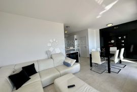 PRILIKA! Penthouse sa panormaskim pogledom i bazenom Crikvenica, Crikvenica, Kвартира