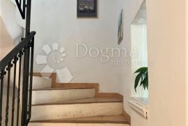 ROVINJ – mini hotel s restoranom na prostranoj parceli samo 1 km od plaže, Rovinj, Дом