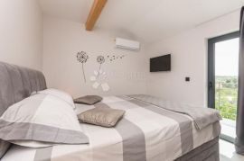 Vila s bazenom i velikim maslinikom, Crno - Zadar!, Zadar, بيت