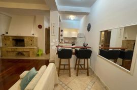 MALI LOŠINJ-NEREZINE PREKRASAN  PREMIUM APARTMAN 70 METARA OD MORA, Mali Lošinj, Flat