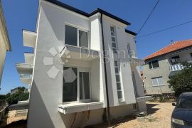 TROSOBAN STAN NA TOP LOKACIJI! - S2 - Zgrada A, Biograd Na Moru, Appartment