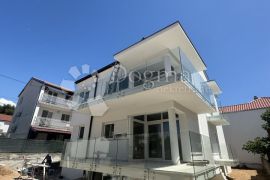 TROSOBAN STAN NA TOP LOKACIJI! - S2 - Zgrada A, Biograd Na Moru, Appartment