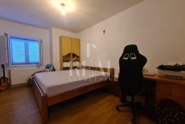 Prava prilika, trosoban stan u Okrugu Gornjem s pogledom na more!!!!!, Okrug, Apartamento