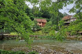 Savršenstvo na rijeci i vodopadu, Delnice, Maison