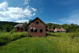 KUĆAU U OBNOVI NA PREDIVNOJ LOKACIJI S POGLEDOM NA VELEBIT, Gospić - Okolica, Casa