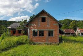 KUĆAU U OBNOVI NA PREDIVNOJ LOKACIJI S POGLEDOM NA VELEBIT, Gospić - Okolica, Casa