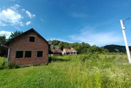 KUĆAU U OBNOVI NA PREDIVNOJ LOKACIJI S POGLEDOM NA VELEBIT, Gospić - Okolica, Ev