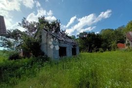 KUĆAU U OBNOVI NA PREDIVNOJ LOKACIJI S POGLEDOM NA VELEBIT, Gospić - Okolica, Casa