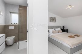 OPATIJA, 85m2, POGLED, BAZEN, PARKING, Matulji, Wohnung