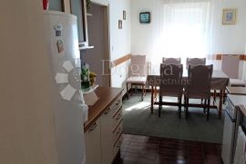 ZADAR - BILI BRIG - VELIKI STAN S TRI SPAVAĆE SOBE, Zadar, Appartement