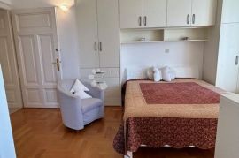 Elegantan, uređen stan u vili, kraj mora, s parkingom !, Opatija, Appartment