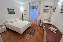 Elegantan, uređen stan u vili, kraj mora, s parkingom !, Opatija, Appartment