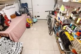 Adaptiran 3soban Stan s Garažom i Terasom 107m2, Makarska, Apartamento