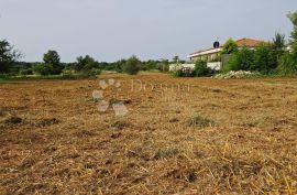 Građevinsko zemljište uz asfaltiranu cestu, Marčana, Terrain