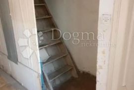 Stan u centru Šibenika za adaptaciju, Šibenik, Apartamento