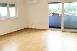 ODLIČAN STAN SA VELIKIM VRTOM, Zagreb, Flat