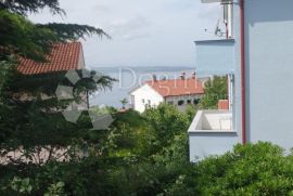 OBITELJSKA KUĆA SA TRI STANA, Crikvenica, Дом